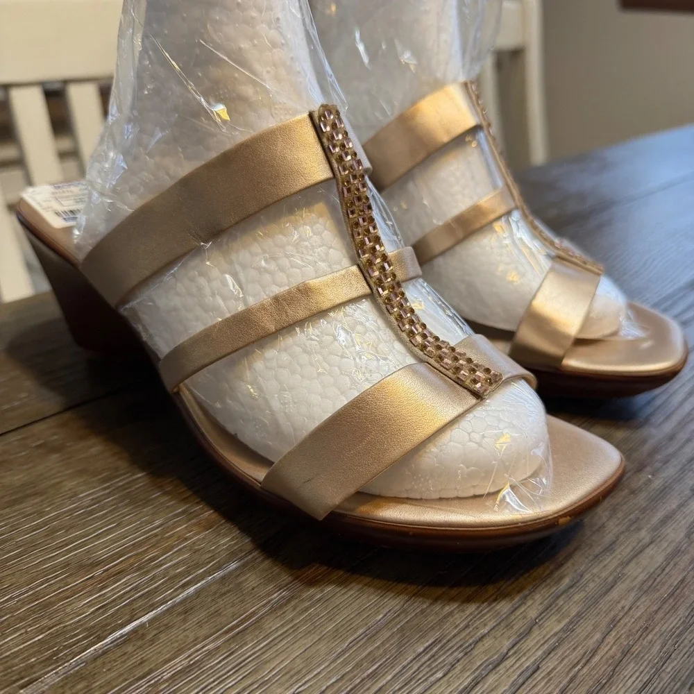 Italian Shoemakers Womens Rose Gold Rhinestone in Gold Wedge Sandals 9.5W Italy